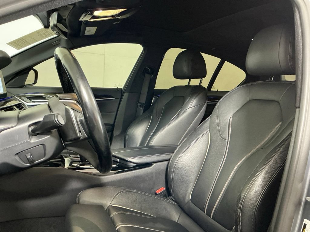 Used 2018 BMW 530e w/ Premium Package 2 RWD image 22