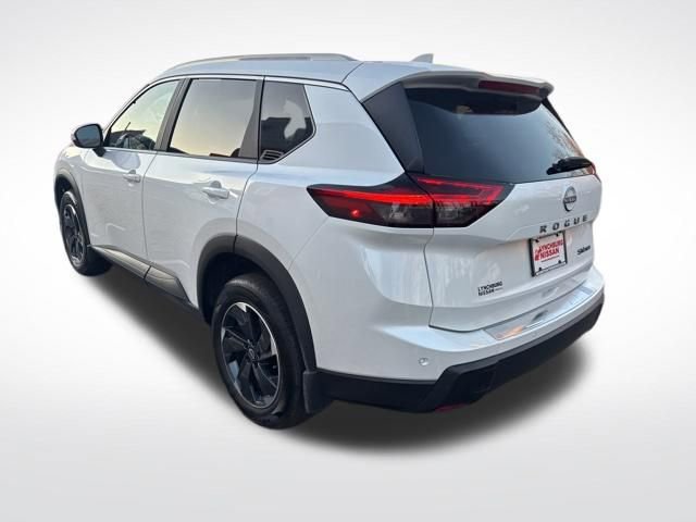 Used 2024 Nissan Rogue SV w/ SV Premium Package image 3