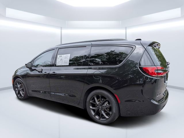 Used 2023 Chrysler Pacifica Touring-L w/ S Appearance Package FWD image 4
