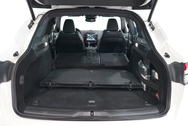 Used 2024 Maserati Levante GT Ultima image 35