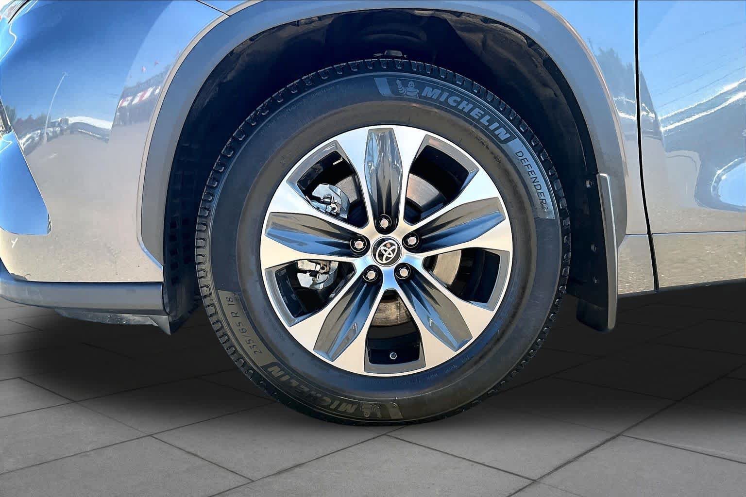 Used 2022 Toyota Highlander XLE FWD image 10