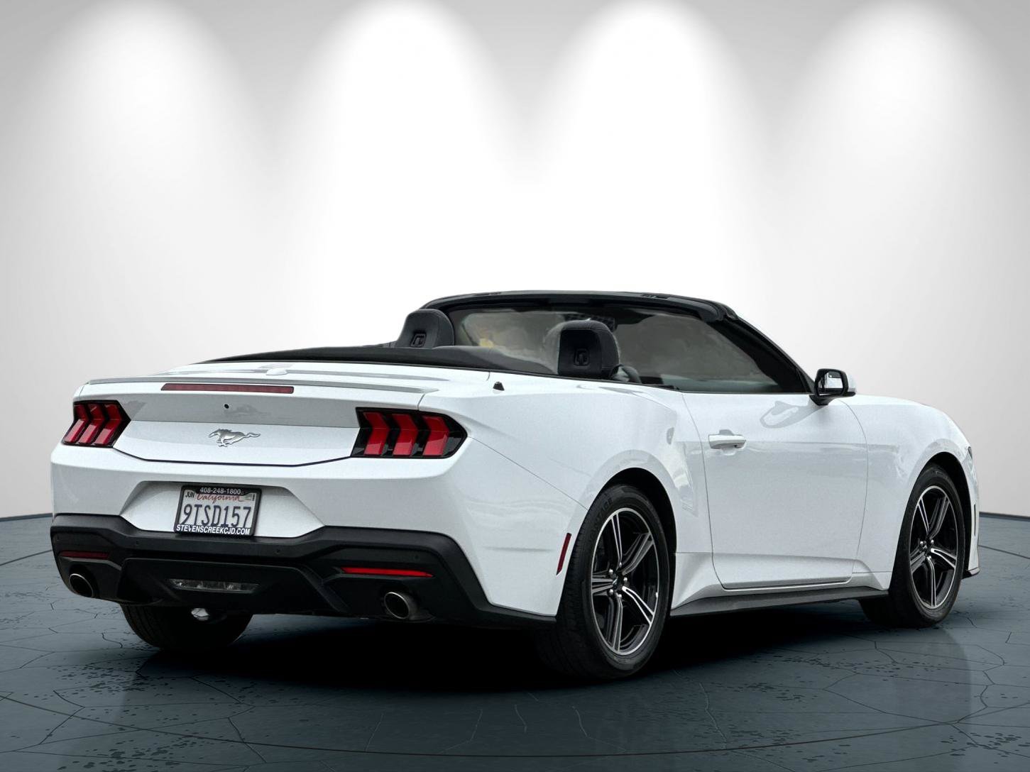 Used 2025 Ford Mustang Premium RWD image 4