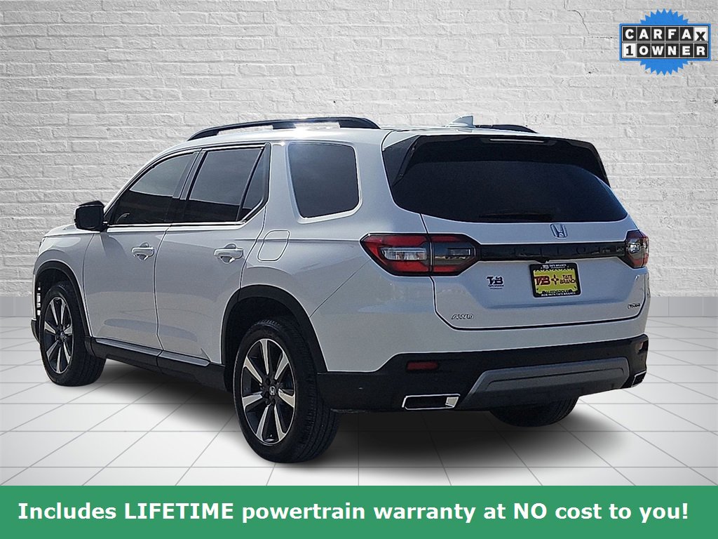Used 2025 Honda Pilot Touring image 3