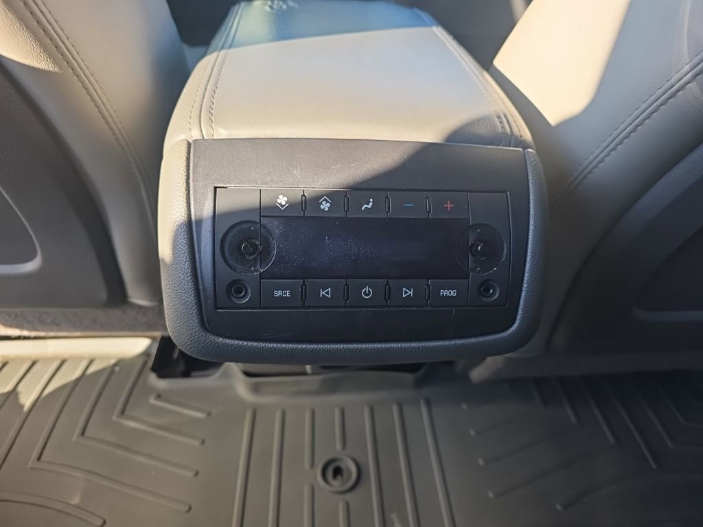 Used 2014 Chevrolet Traverse LTZ image 19