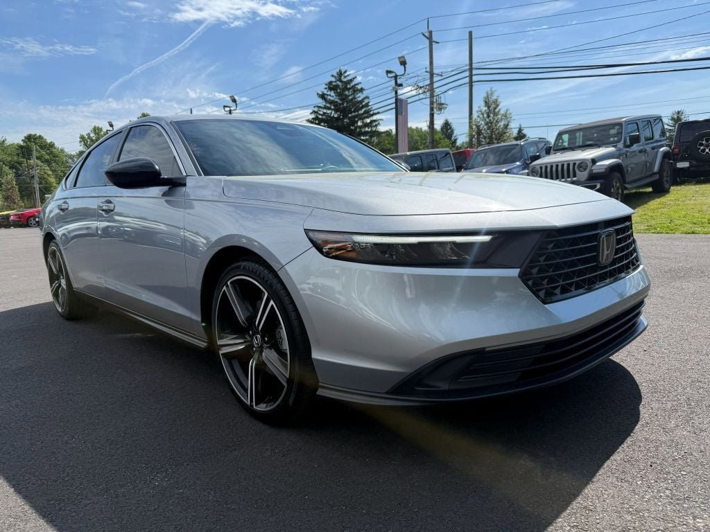 Used 2023 Honda Accord Sport image 2