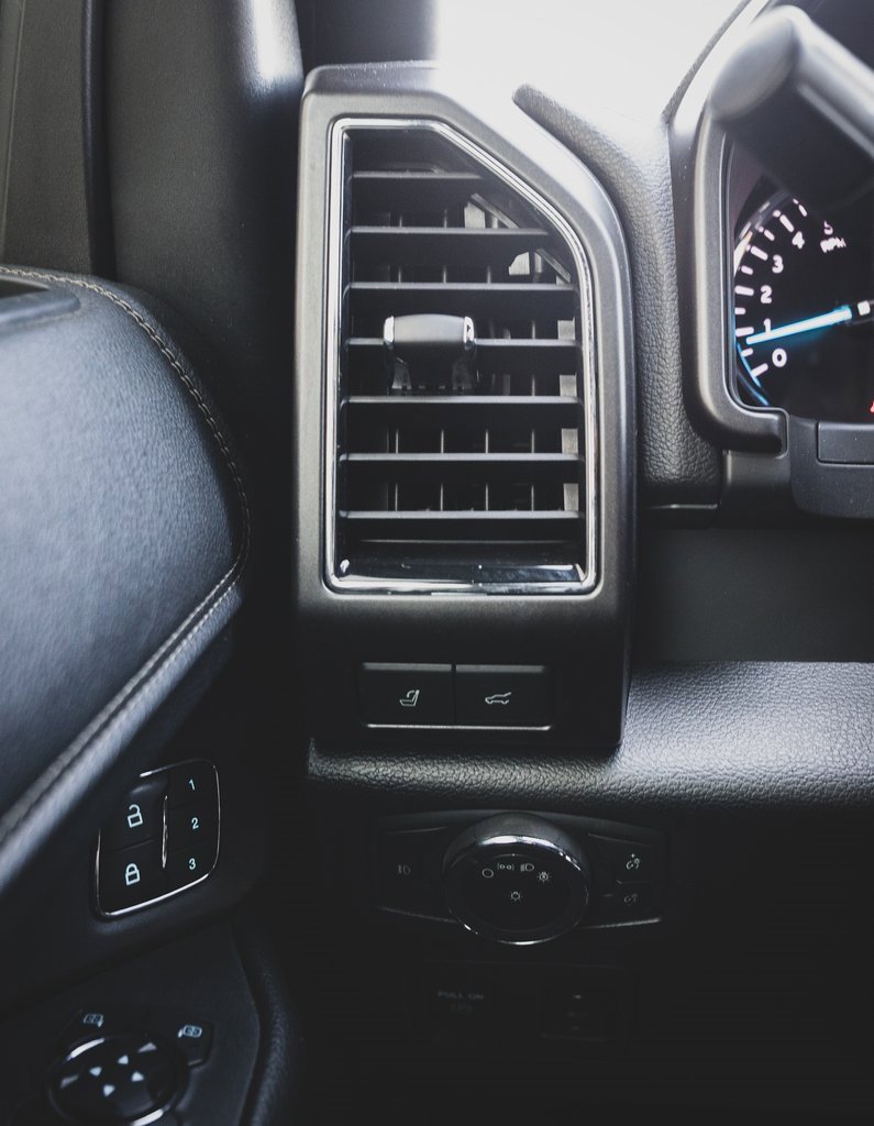 Used 2018 Ford Expedition Limited w/ Driver Assistance Package image 19