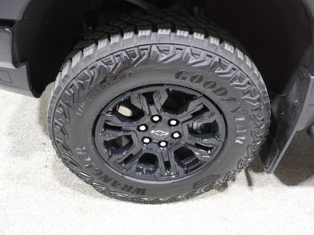 Used 2025 Chevrolet Silverado 1500 ZR2 w/ Technology Package AWD/4WD image 10