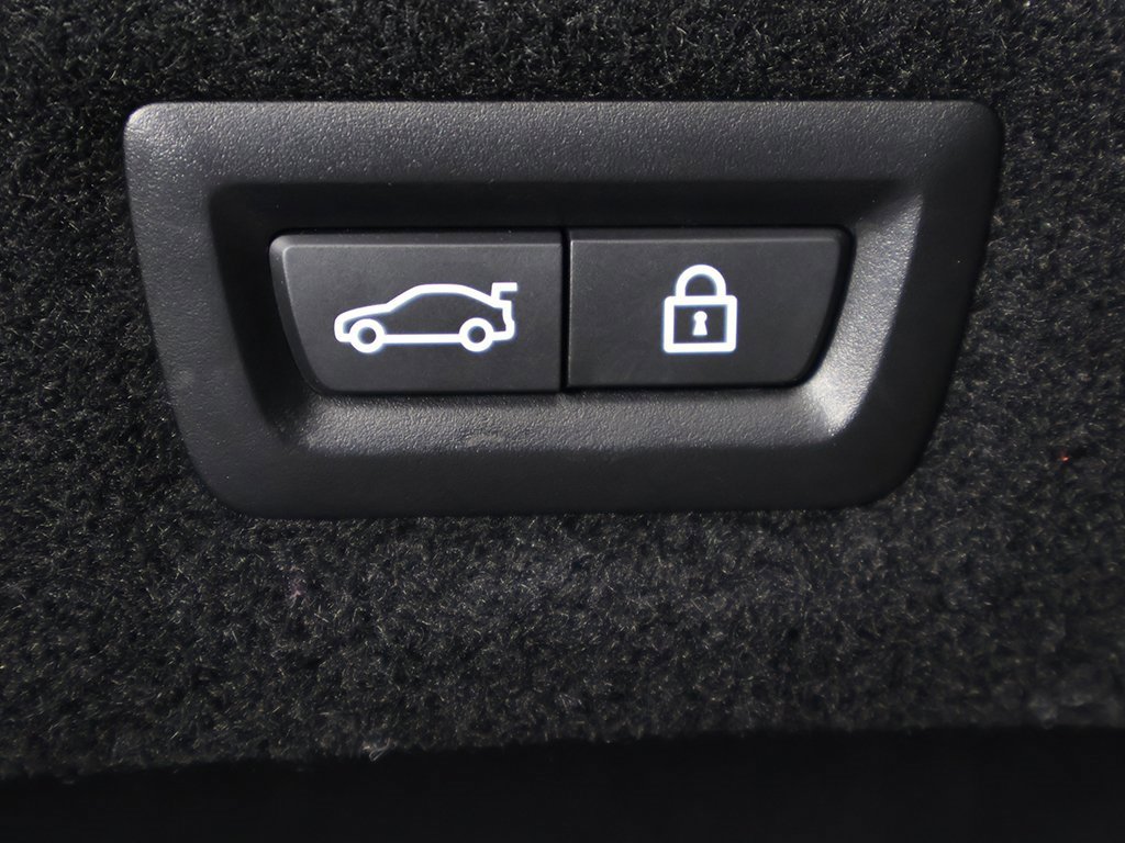 Used 2022 BMW M8 Competition w/ M Carbon Exterior Package image 27