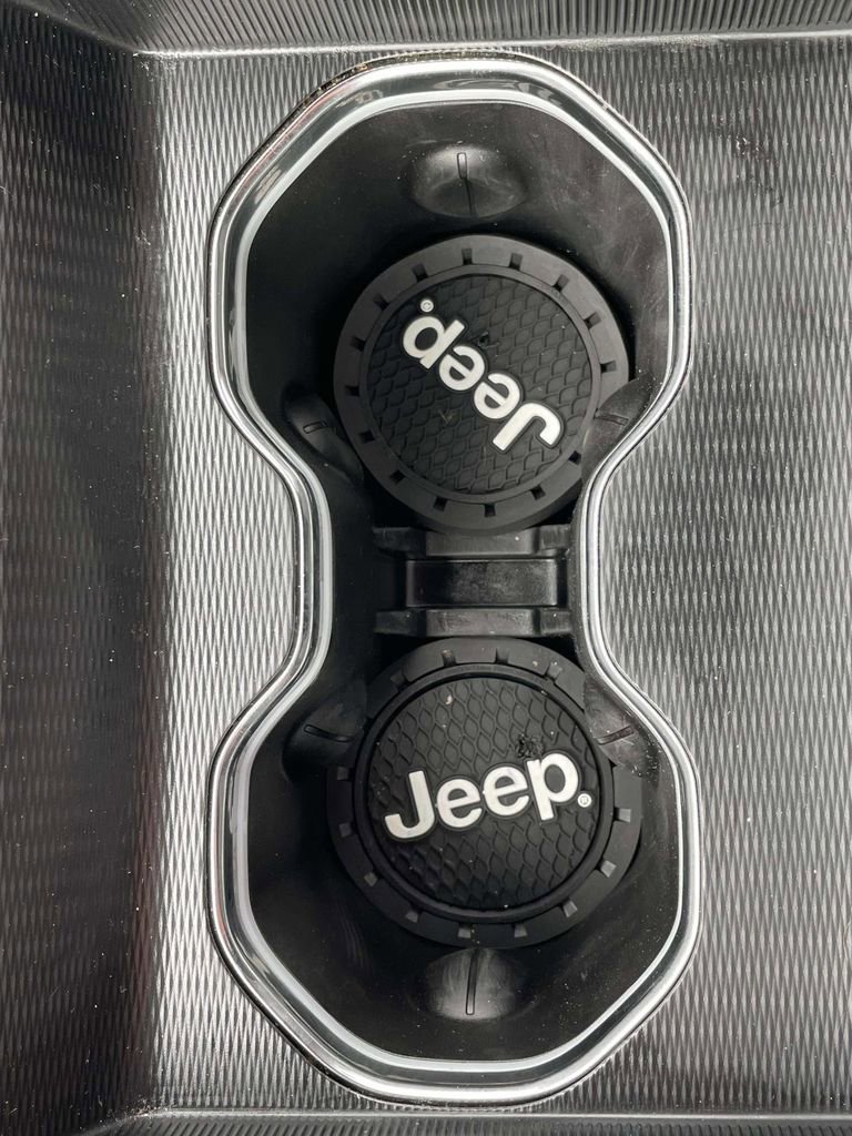 Used 2025 Jeep Grand Cherokee L Altitude image 18