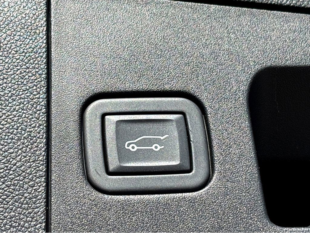 Certified 2024 Cadillac XT4 Premium Luxury image 20