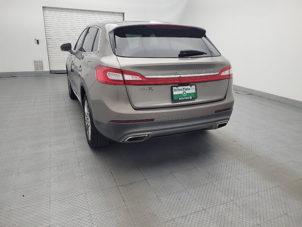 Used 2017 Lincoln MKX Reserve w/ Lincoln MKX Climate Package FWD image 6