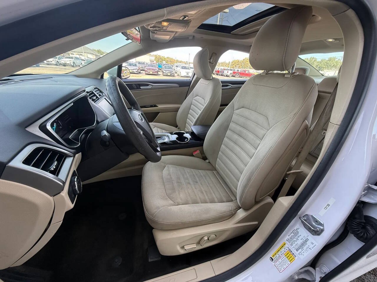 Used 2014 Ford Fusion SE FWD image 19
