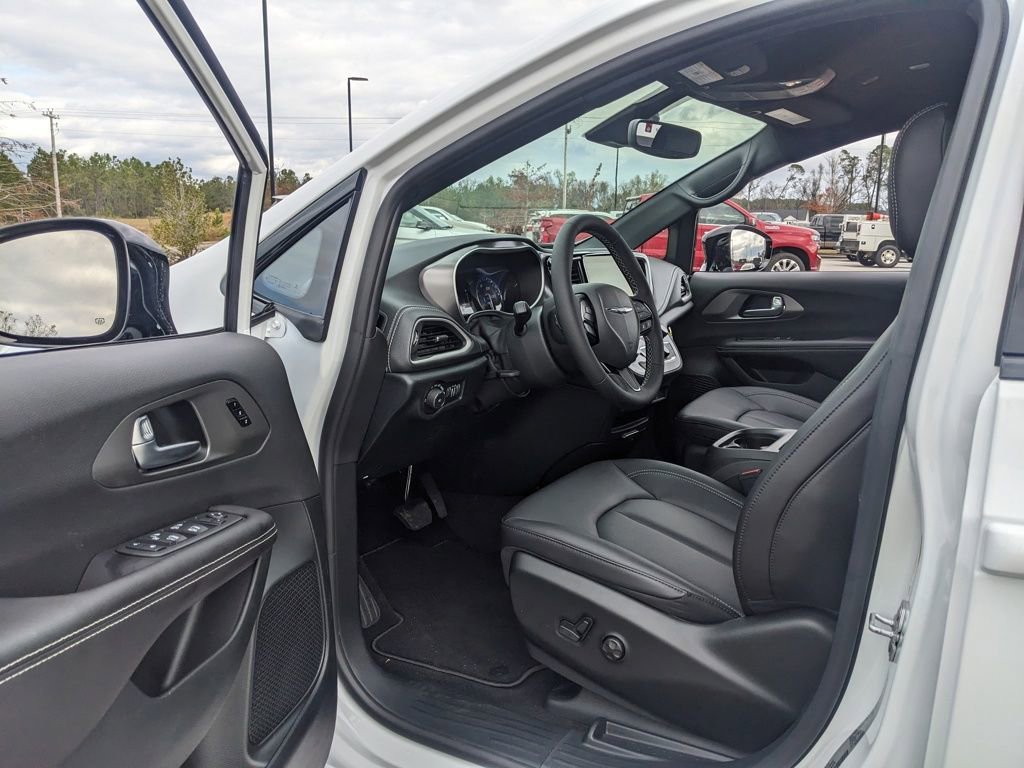New 2026 Chrysler Pacifica Select w/ S Appearance Package image 34