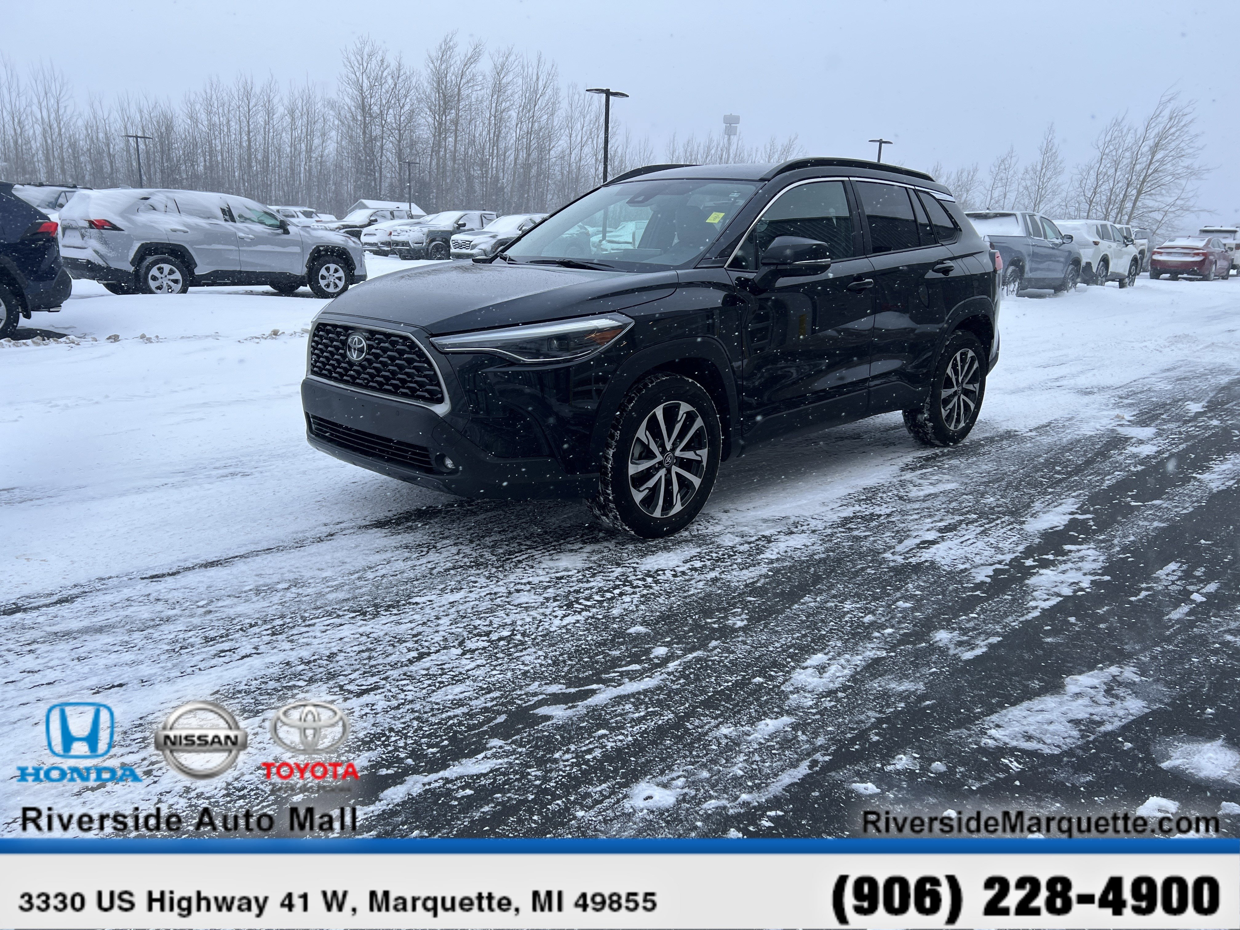 Used 2022 Toyota Corolla Cross XLE image 3