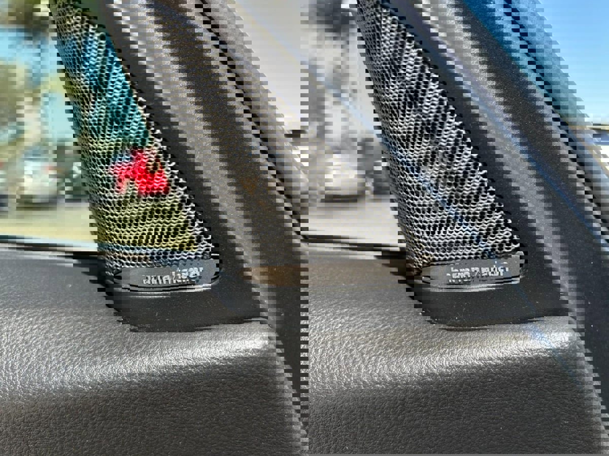 Used 2018 BMW 330i Sedan w/ Premium Package image 11