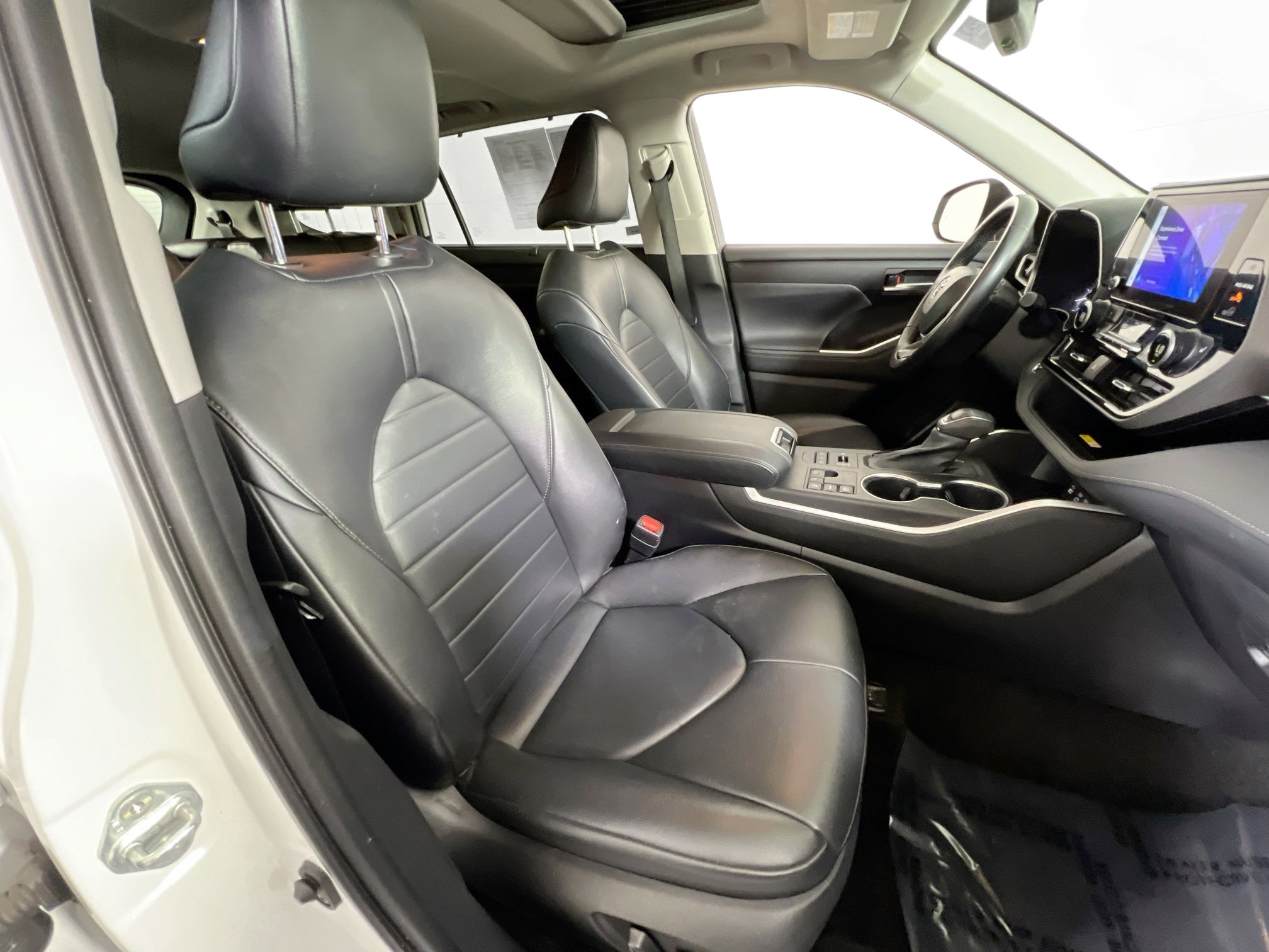 Used 2023 Toyota Highlander XLE image 29