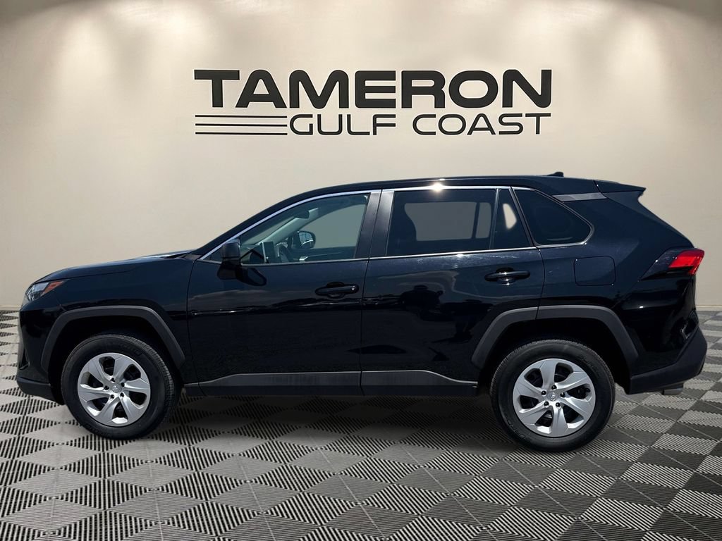 Used 2024 Toyota RAV4 LE AWD/4WD image 5