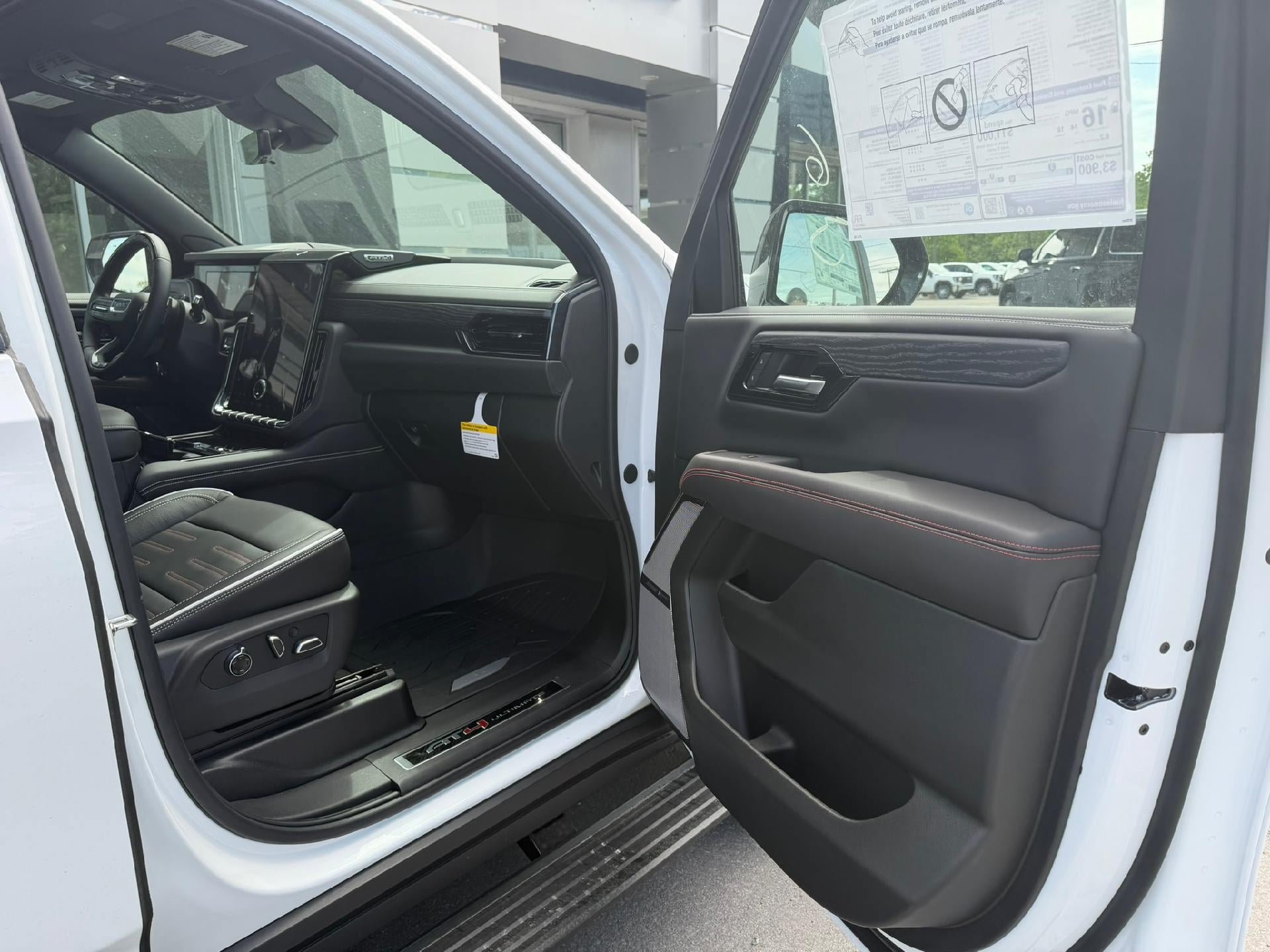 New 2026 GMC Yukon AT4 Ultimate w/ LPO, Floor Liner Package AWD/4WD image 39