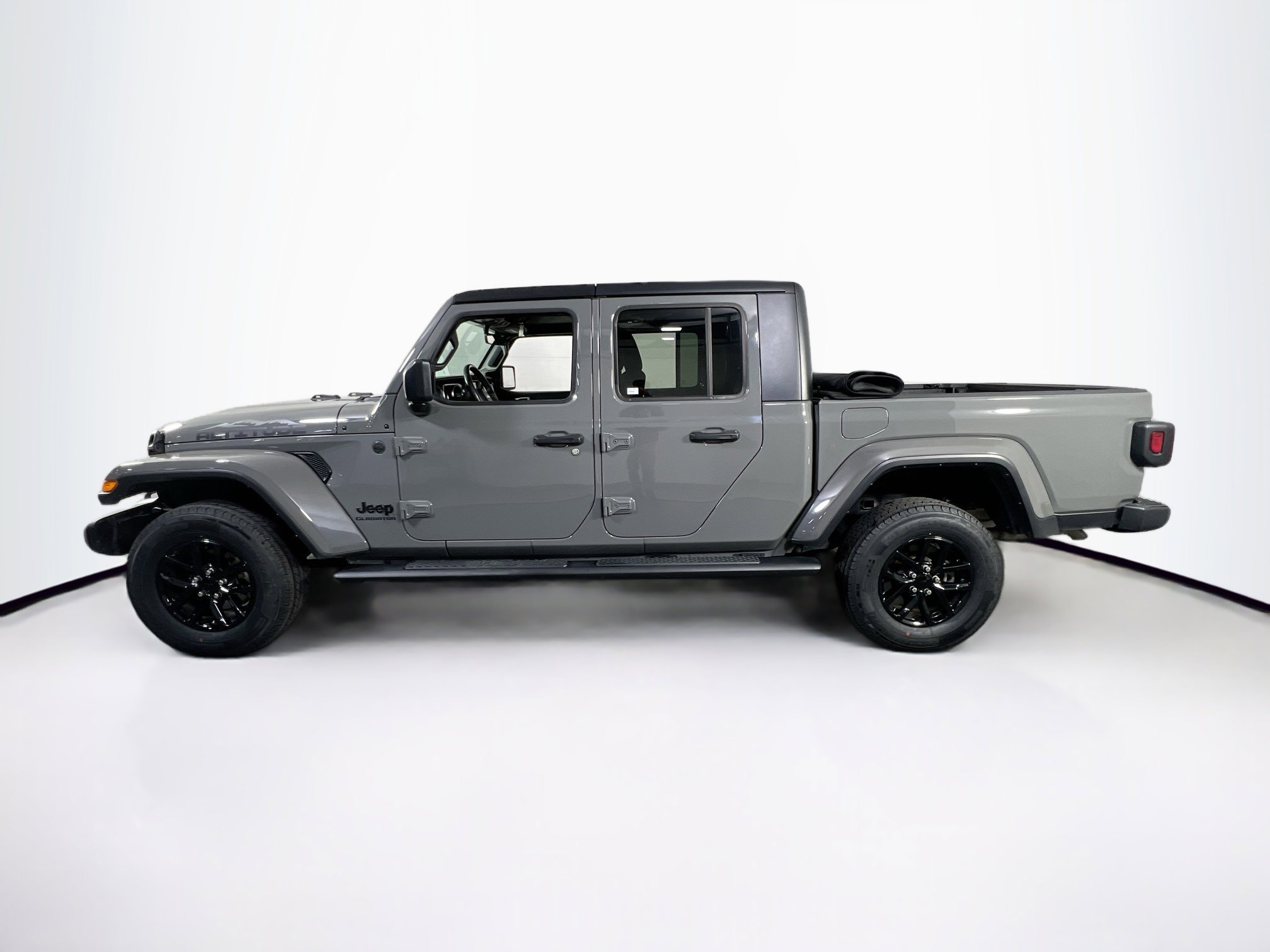 Used 2022 Jeep Gladiator Sport image 8