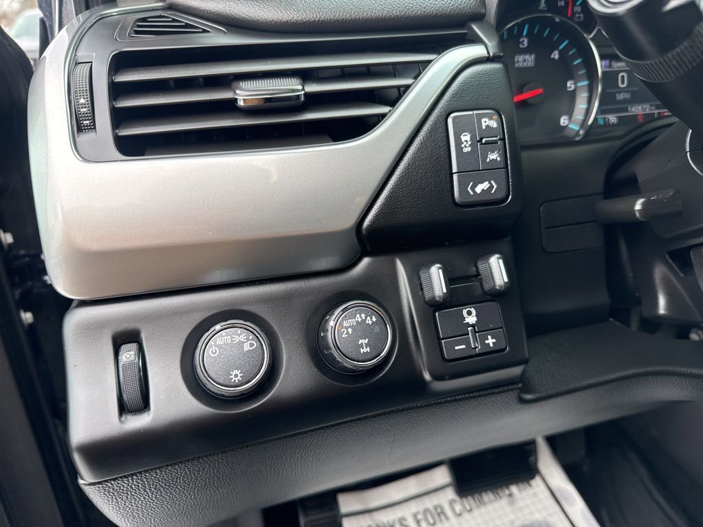 Used 2018 Chevrolet Suburban LT image 21