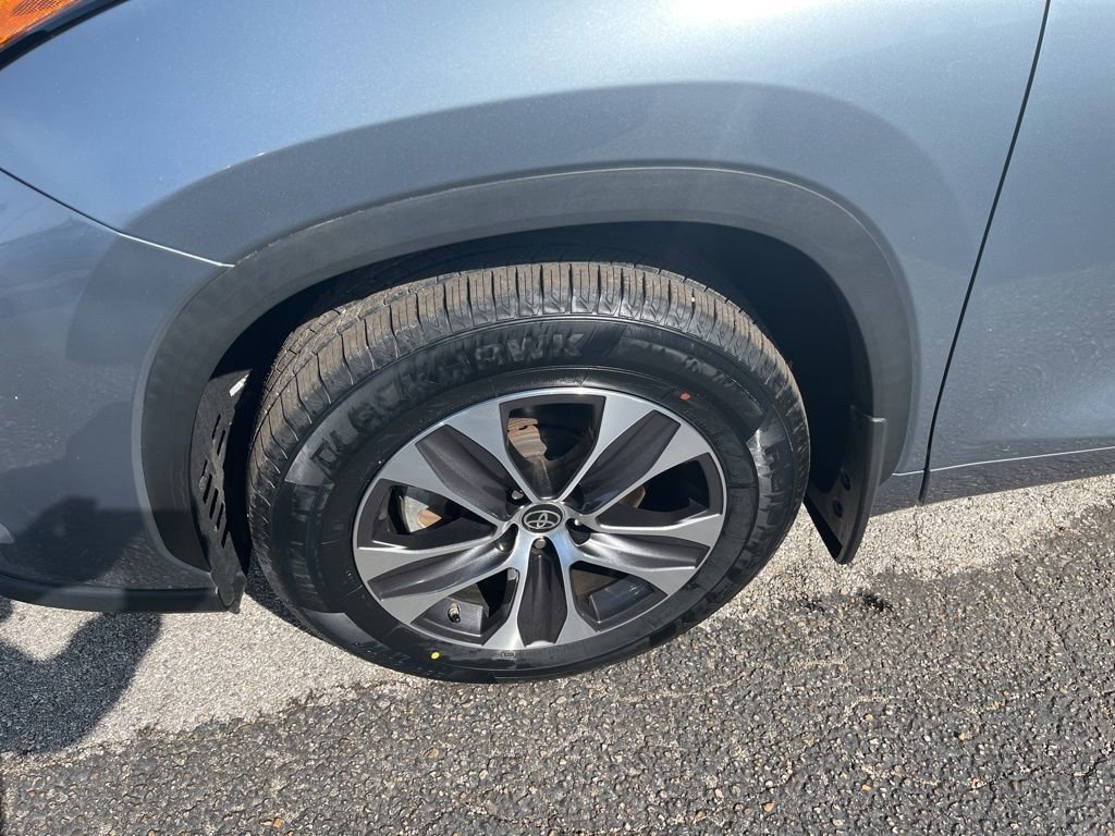 Used 2022 Toyota Highlander XLE image 24