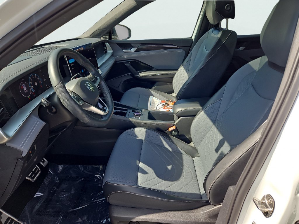 Certified 2026 Volkswagen Tiguan SE R-Line AWD/4WD image 23