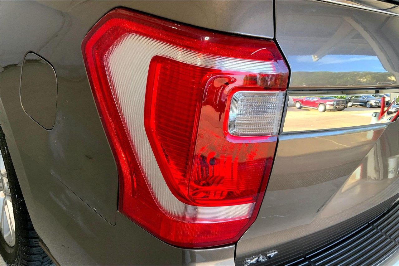 Used 2018 Ford Expedition Max XLT w/ Equipment Group 201A RWD image 29