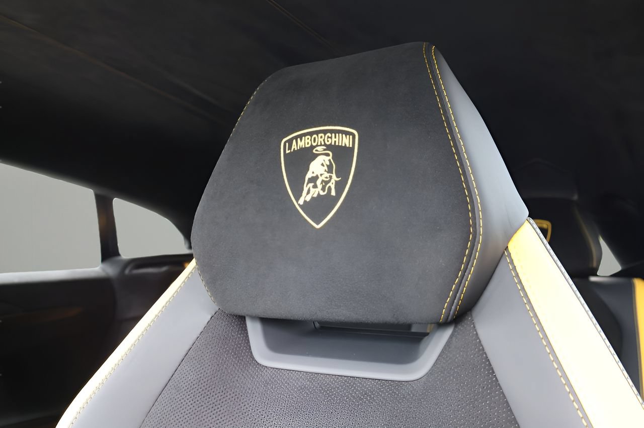 Used 2024 Lamborghini Urus Performante AWD/4WD image 13