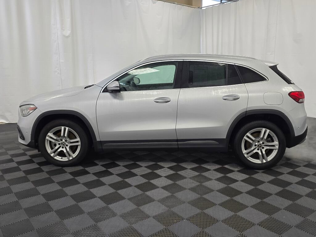 Used 2022 Mercedes-Benz GLA 250 4MATIC w/ Premium Package Lite image 3