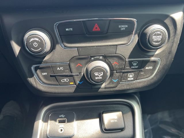Used 2017 Jeep Compass Latitude w/ Popular Equipment Group FWD image 12