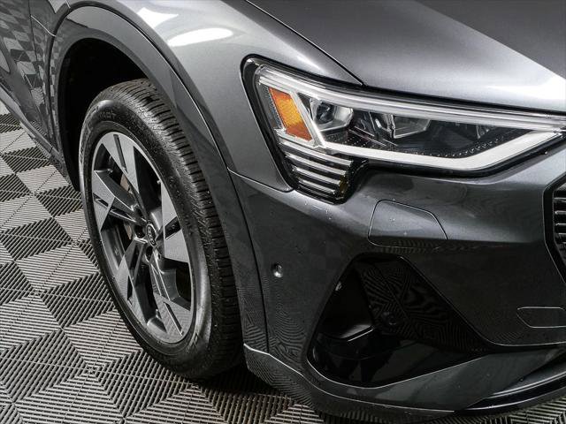 Used 2022 Audi e-tron Premium w/ Convenience Plus Package AWD/4WD image 37