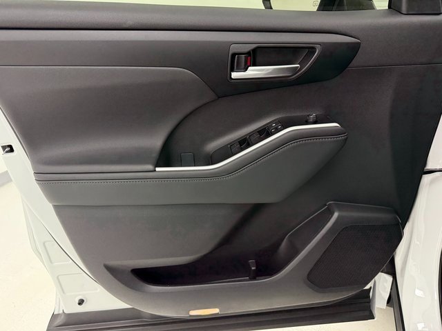New 2026 Toyota Highlander XLE image 28