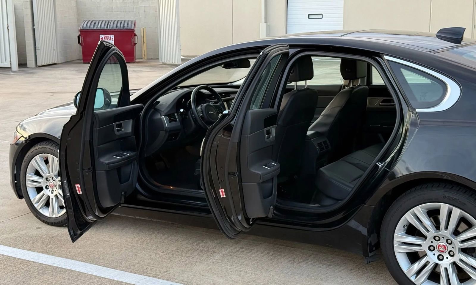 Used 2017 Jaguar XF Premium image 11