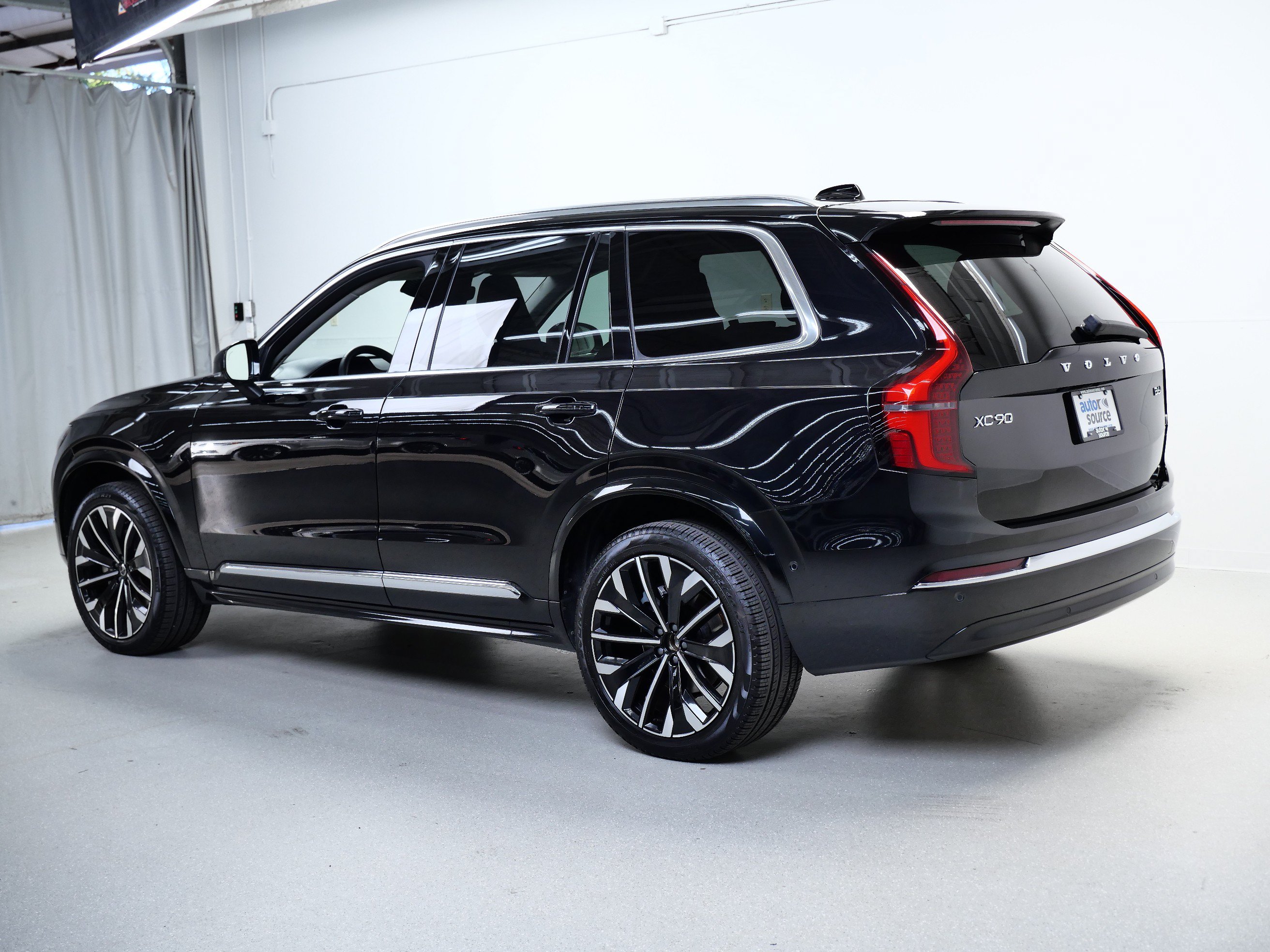 Used 2025 Volvo XC90 B6 Plus AWD/4WD image 11
