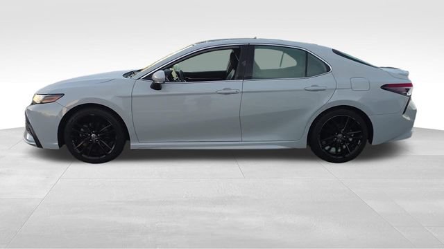 Used 2022 Toyota Camry XSE FWD image 5