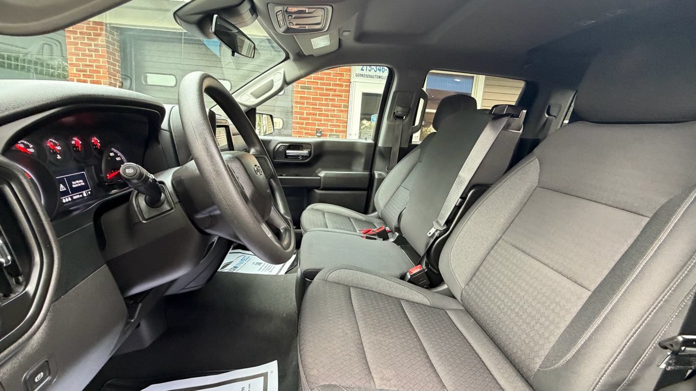 Used 2024 Chevrolet Silverado 1500 Custom Trail Boss w/ LPO, Dark Essentials Package AWD/4WD image 9