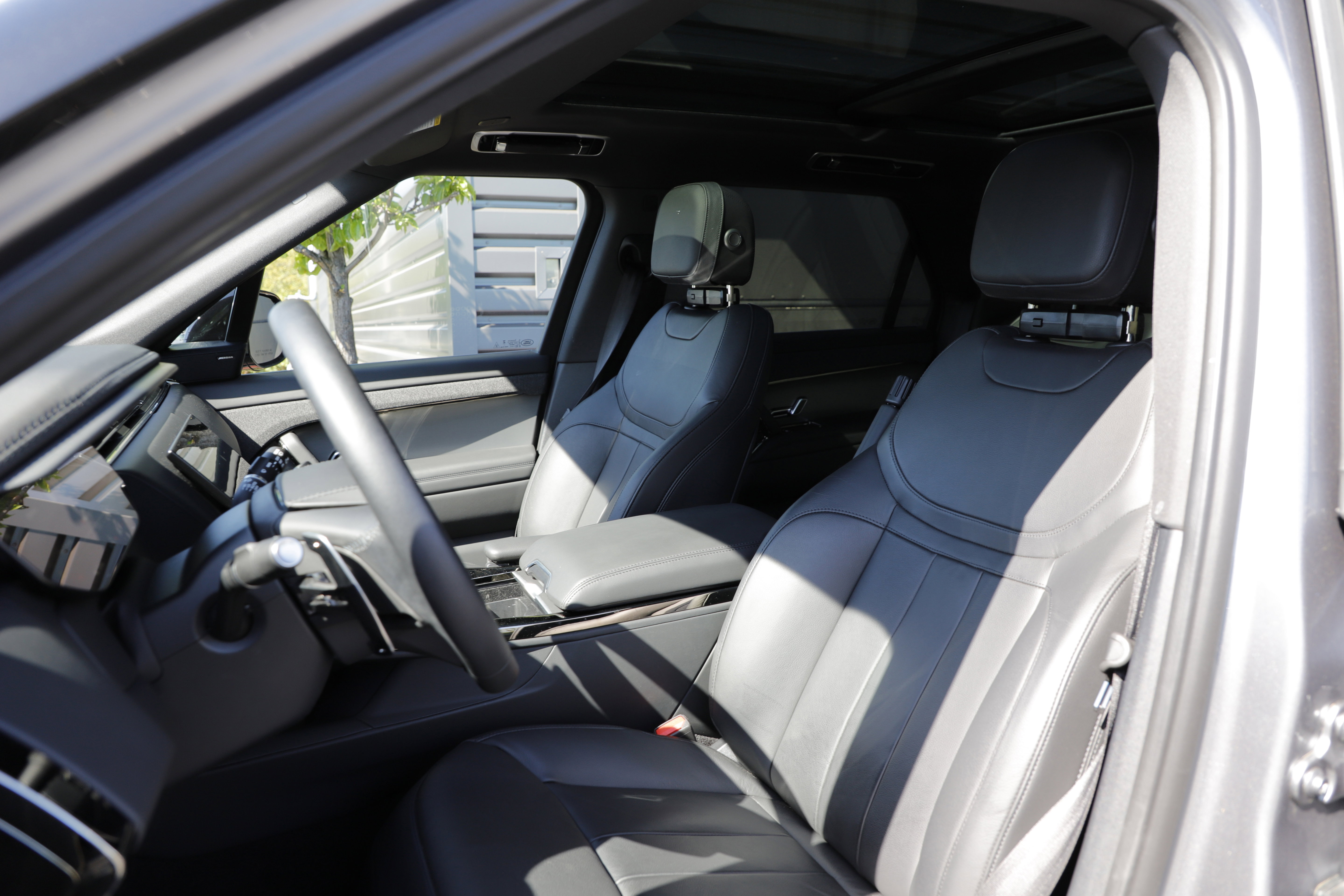 Certified 2025 Land Rover Range Rover Sport AWD/4WD image 17