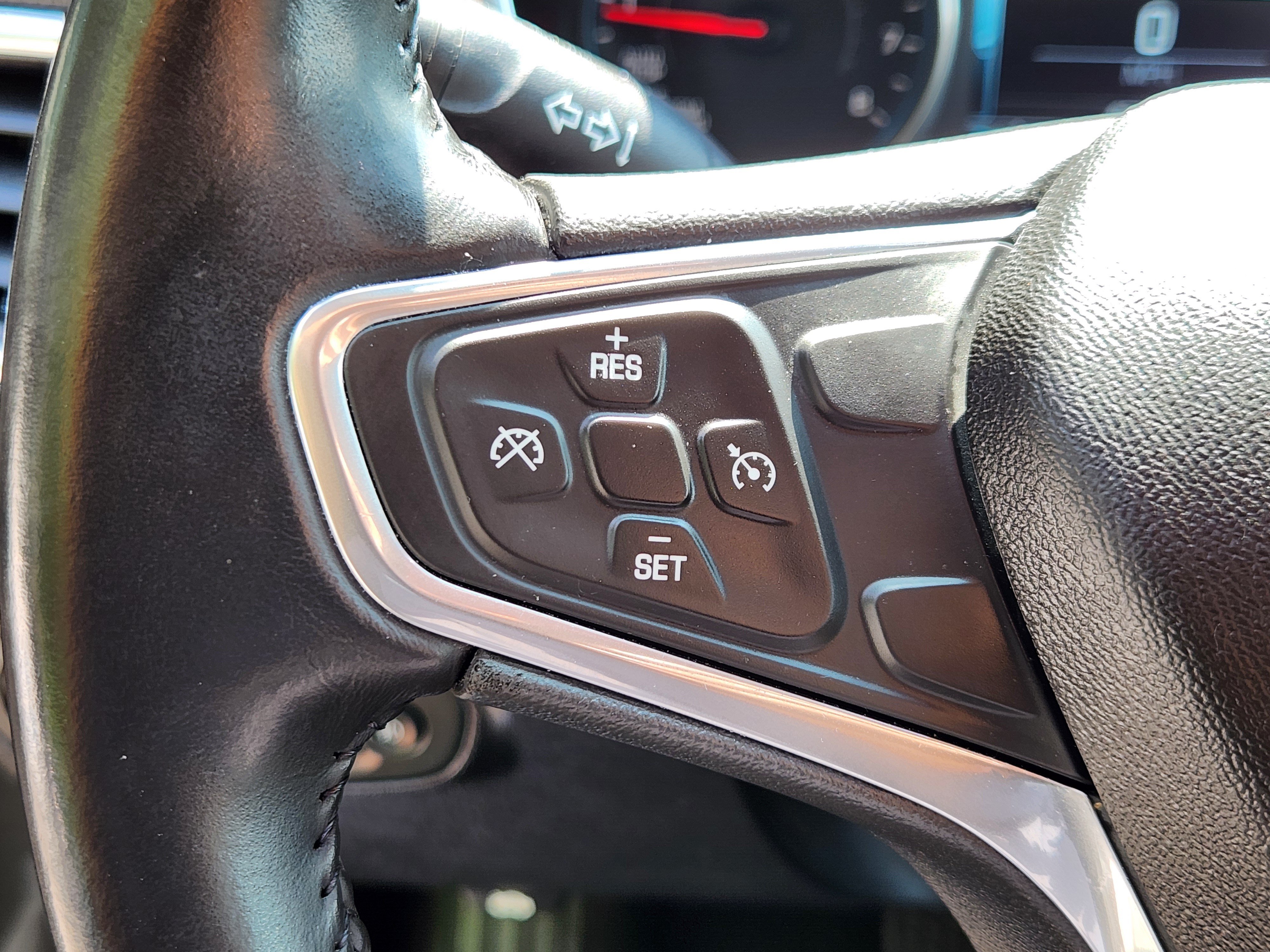 Used 2018 Chevrolet Equinox Premier FWD image 21