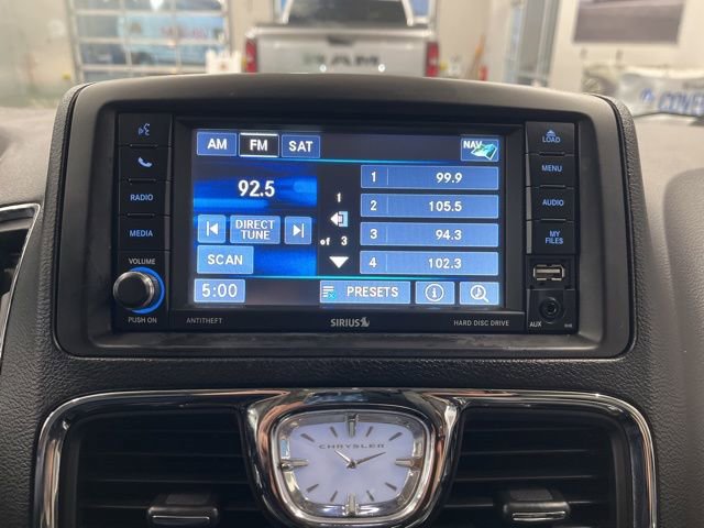 Used 2014 Chrysler Town & Country Limited w/ Luxury Group image 22