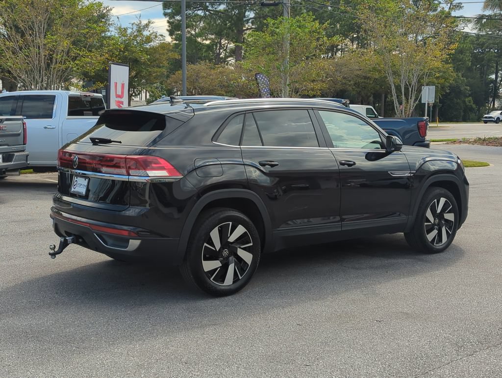 Used 2024 Volkswagen Atlas Cross Sport SE w/ Panoramic Sunroof Package FWD image 6