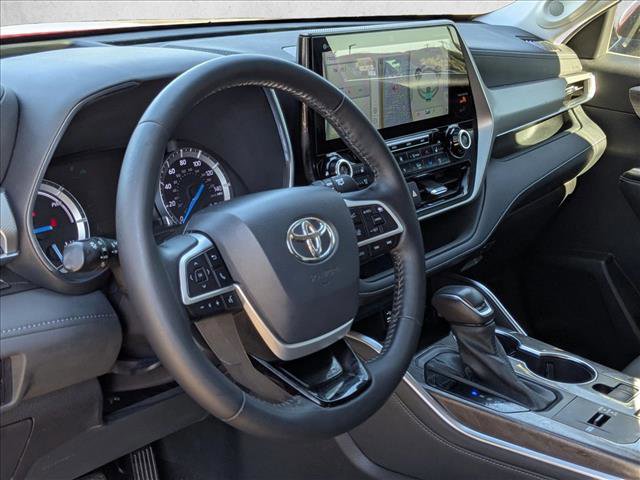Certified 2022 Toyota Highlander Platinum image 10