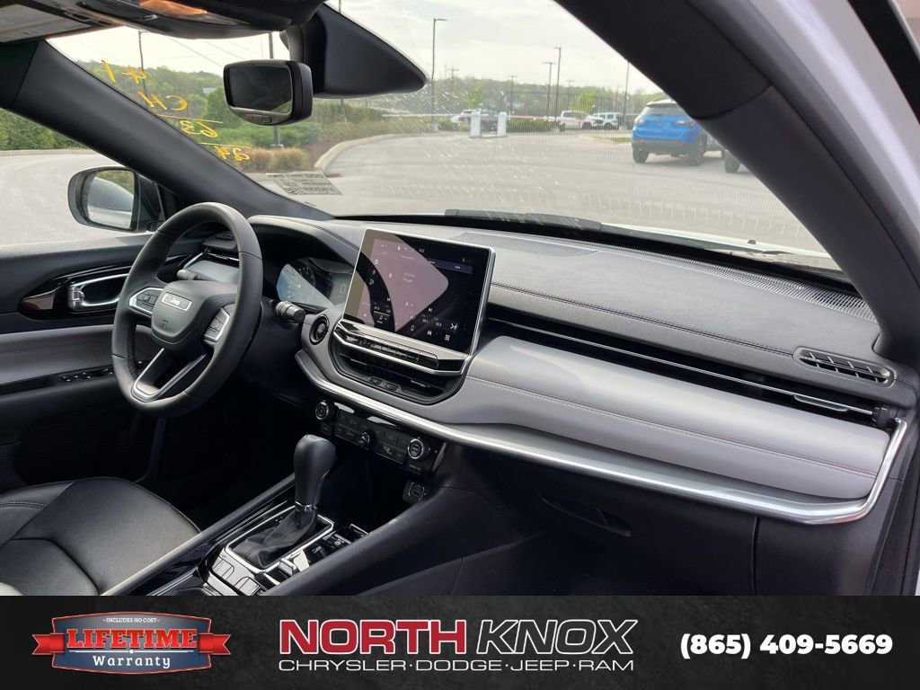 Used 2024 Jeep Compass Limited image 10