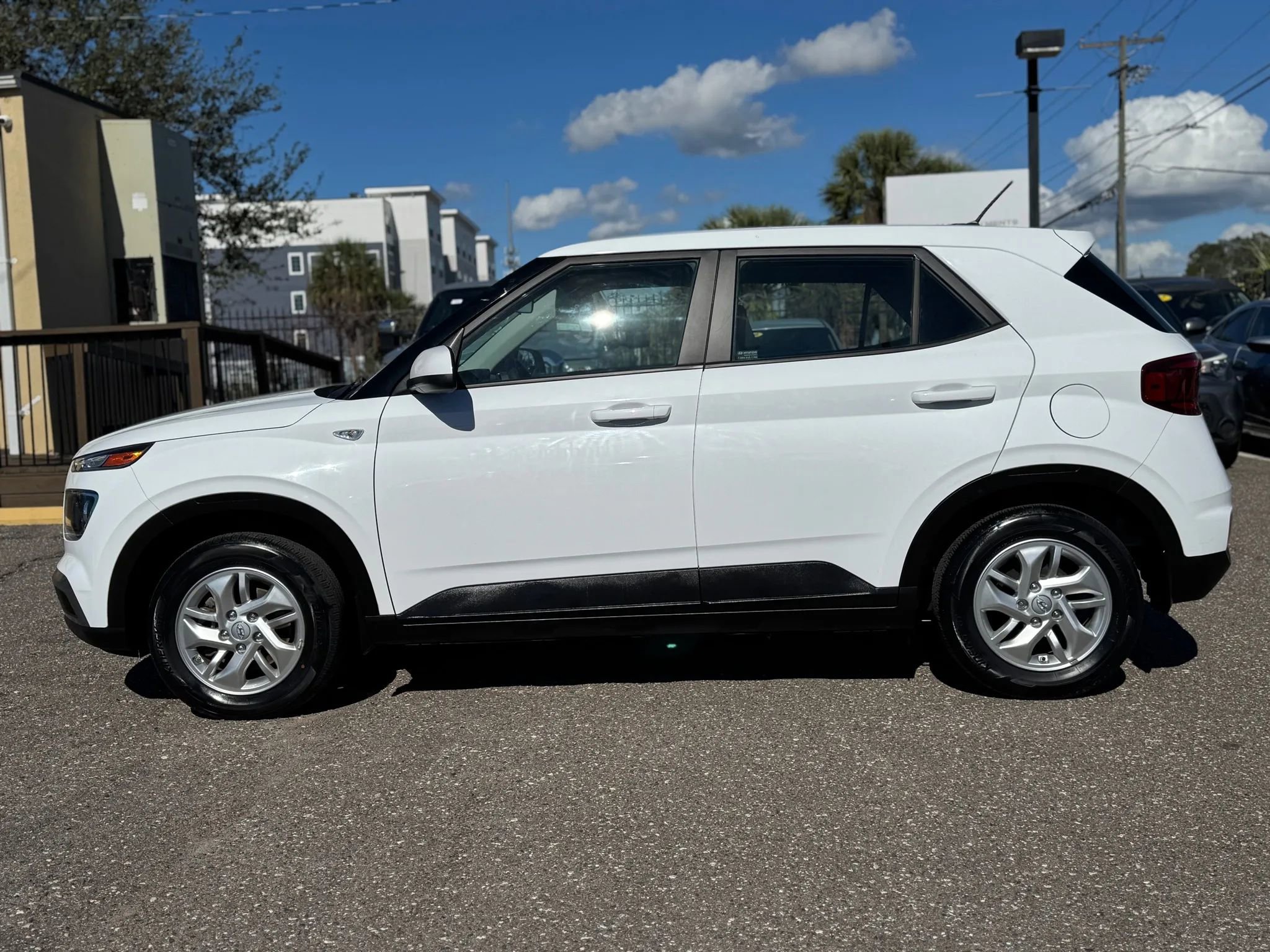 Used 2023 Hyundai Venue SE image 8