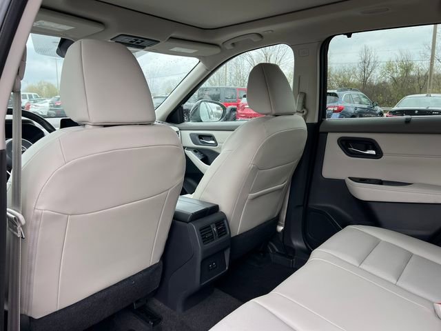 Used 2023 Nissan Rogue SV w/ SV Premium B Package image 31