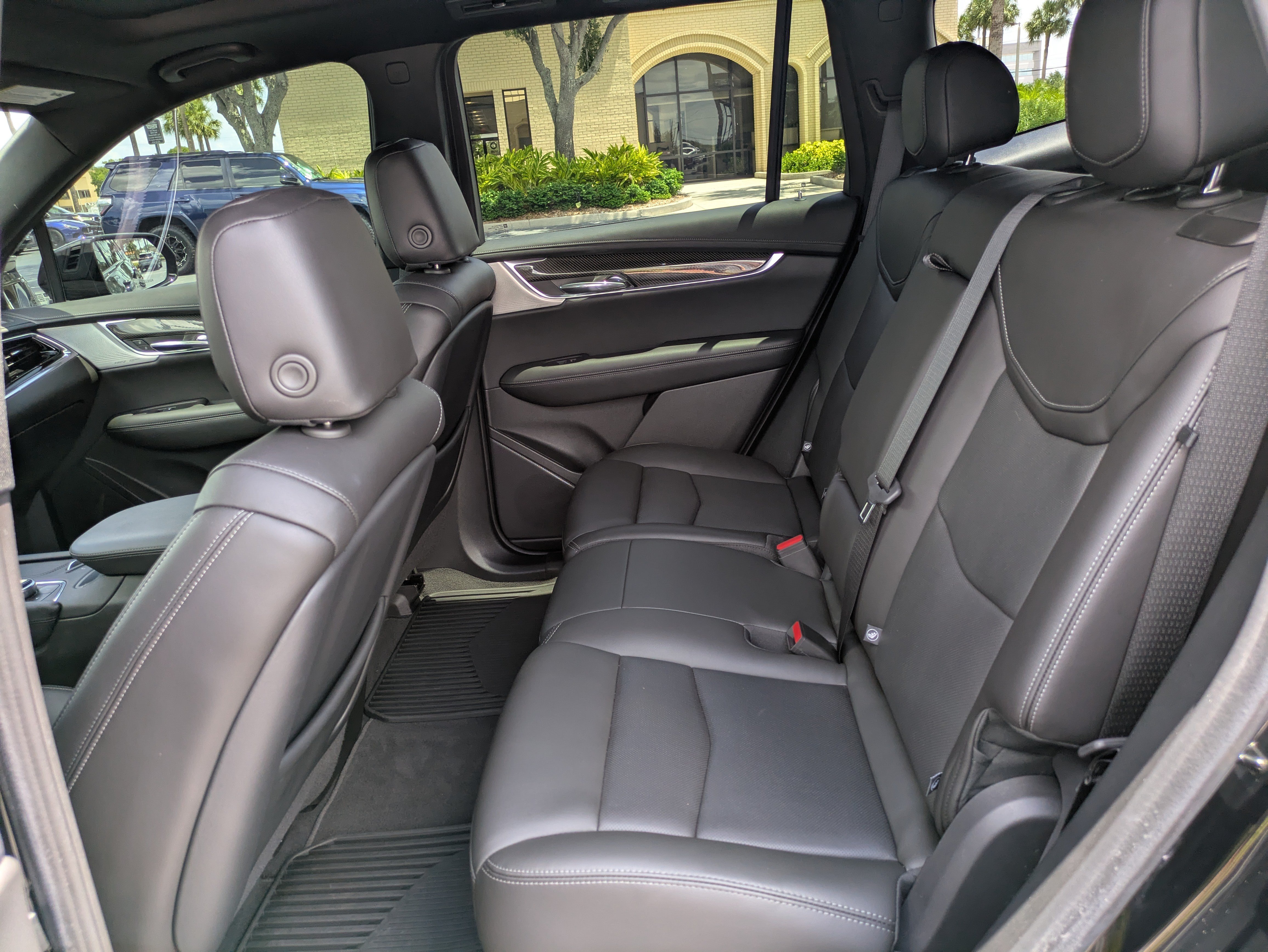 Used 2023 Cadillac XT6 Sport w/ Technology Package AWD/4WD image 13