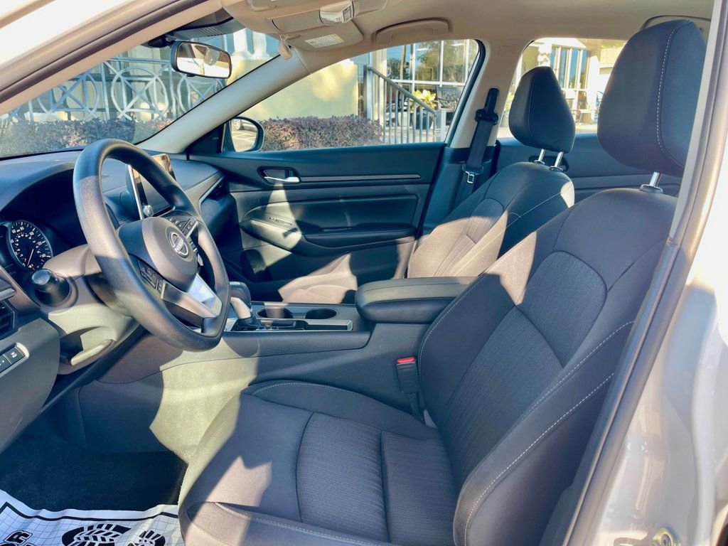 Used 2025 Nissan Altima 2.5 SV FWD image 10