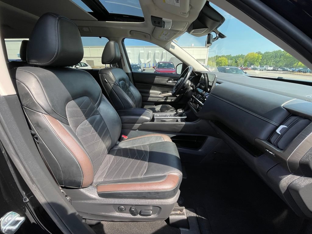Used 2023 Nissan Pathfinder Platinum FWD image 32