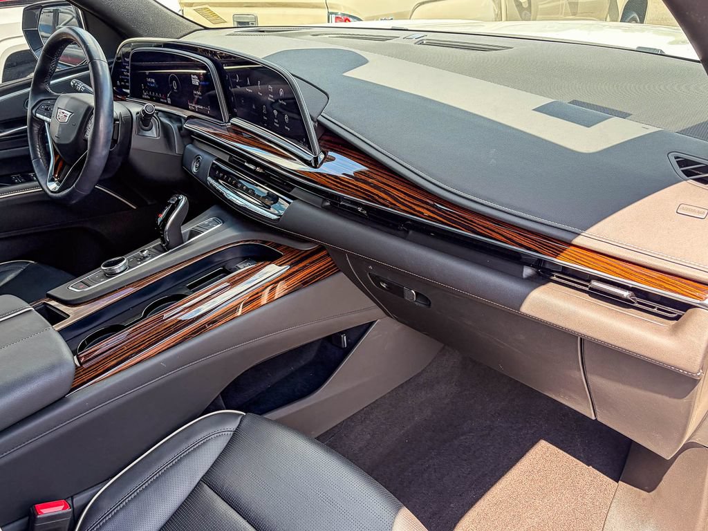 Used 2022 Cadillac Escalade Premium Luxury AWD/4WD image 33