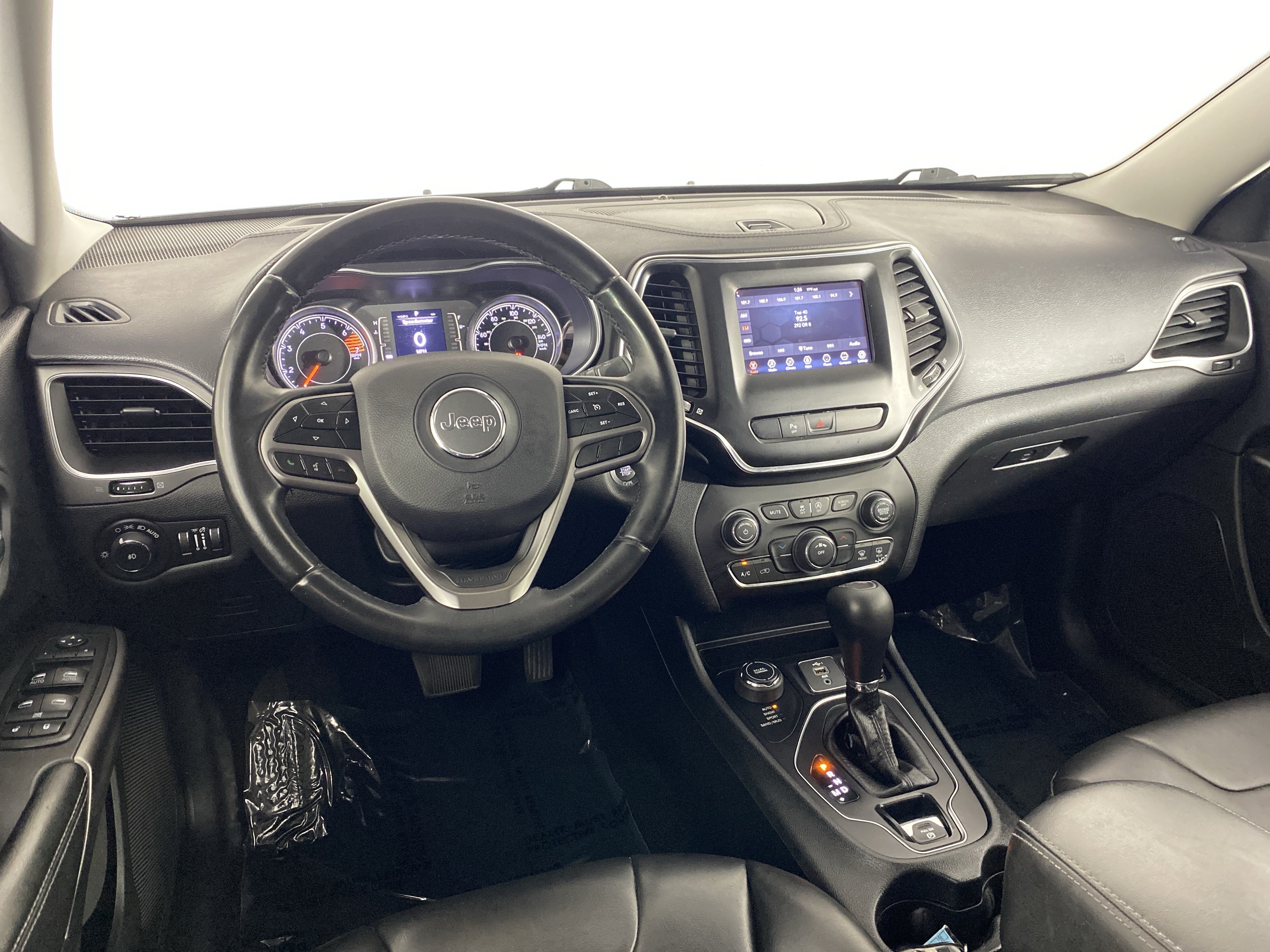 Used 2019 Jeep Cherokee Latitude Plus AWD/4WD image 17