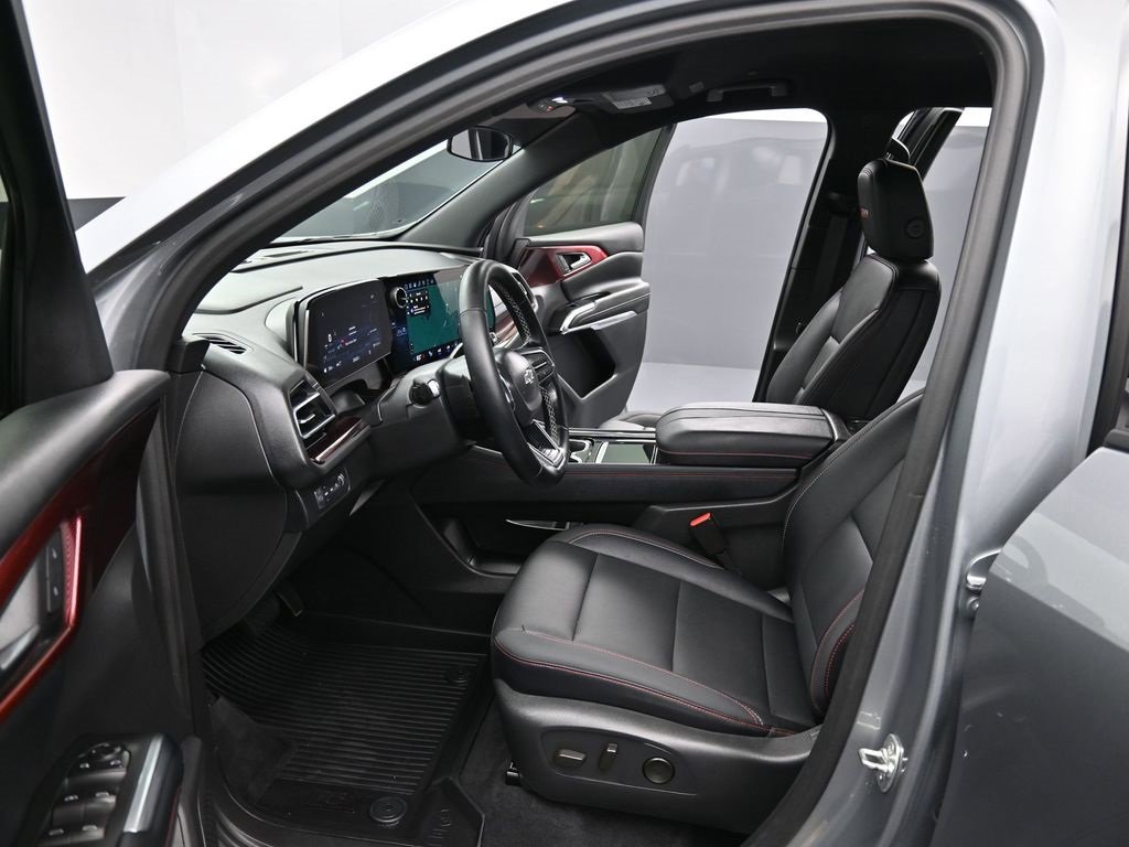 Used 2025 Chevrolet Traverse Z71 w/ Driver Confidence Package image 15